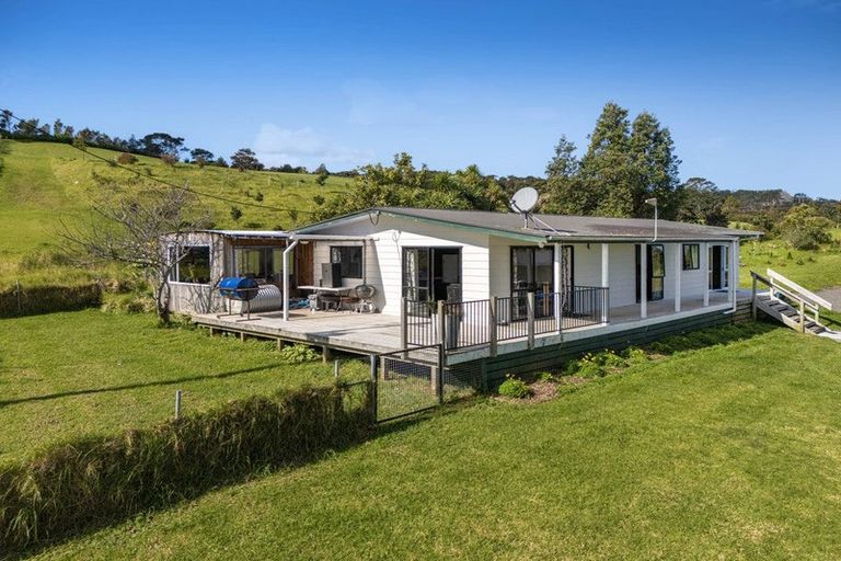 Photo of property in 207 Mangakura Road, Helensville, 0875