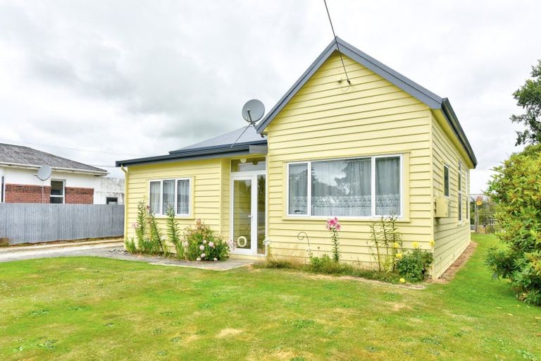 Photo of property in 26 Hunter Street, Edendale, 9825