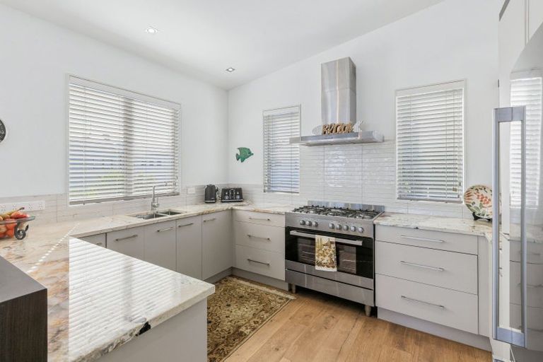 Photo of property in 40a Matakatia Parade, Matakatia, Whangaparaoa, 0930