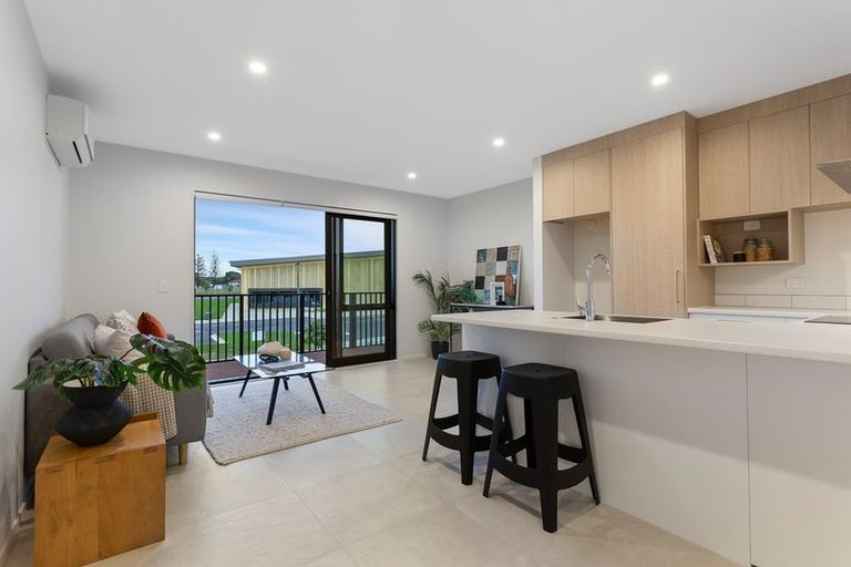 Photo of property in 2 Tara Lane, Manurewa, 2102