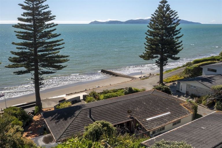 Photo of property in 2/33 Beach Road, Paekakariki, 5034