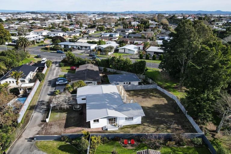 Photo of property in 28 Totara Drive, St Andrews, Hamilton, 3200