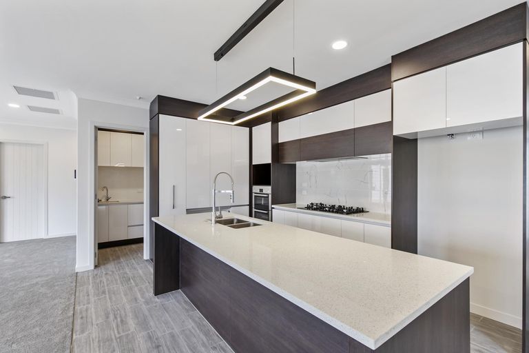 Photo of property in 51 Sunset Road, Totara Vale, Auckland, 0632