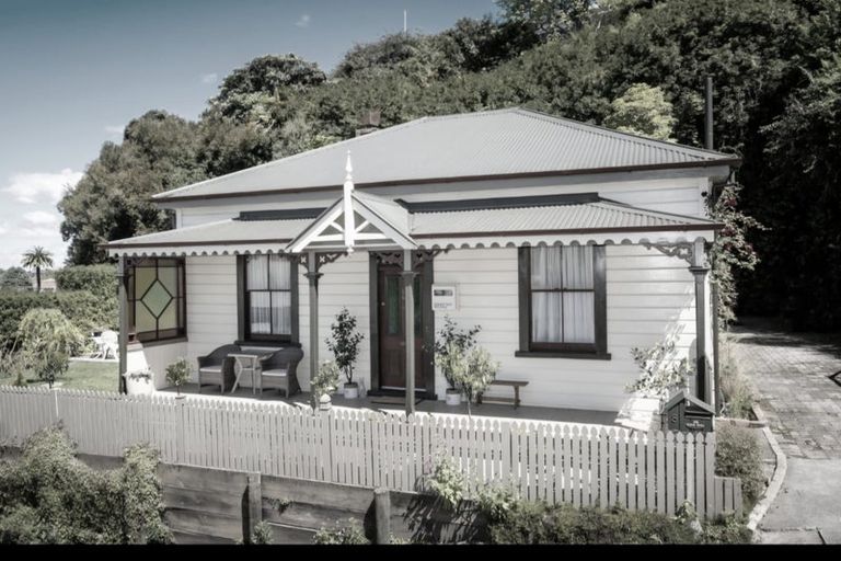 Photo of property in 8 Paradise Road, Napier South, Napier, 4110