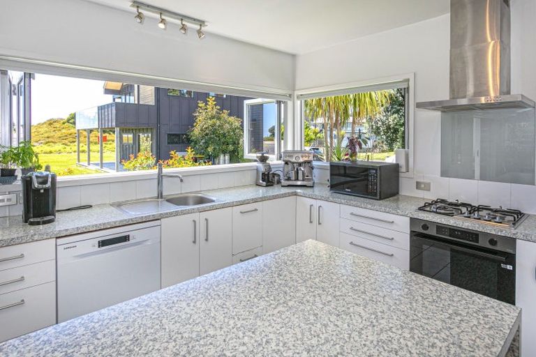 Photo of property in 15 Moray Place, Whiritoa, Whangamata, 3691