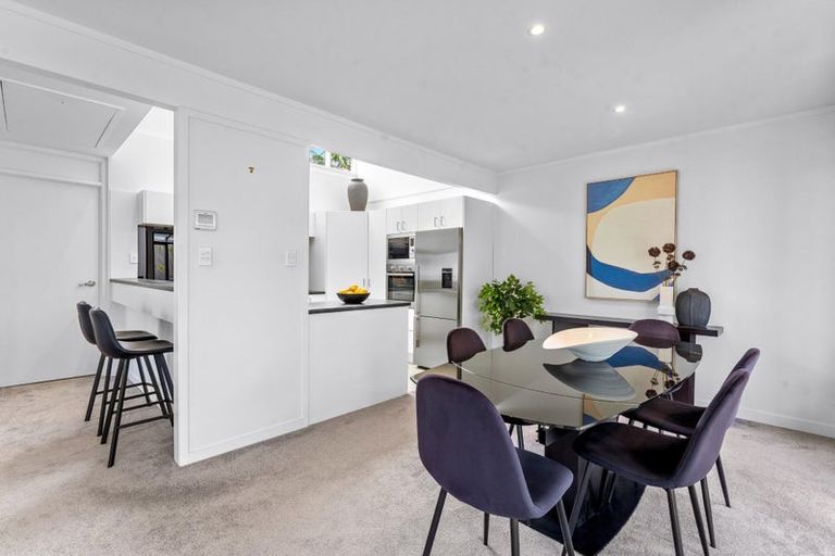 Photo of property in 1/62 Milford Road, Milford, Auckland, 0620