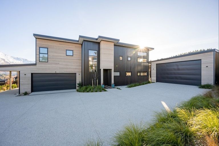 Photo of property in 9 Barclay Place, Wanaka, 9305