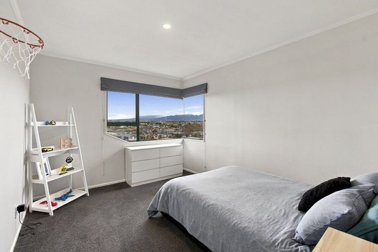 Photo of property in 9 Sandel Rise, Merrilands, New Plymouth, 4312