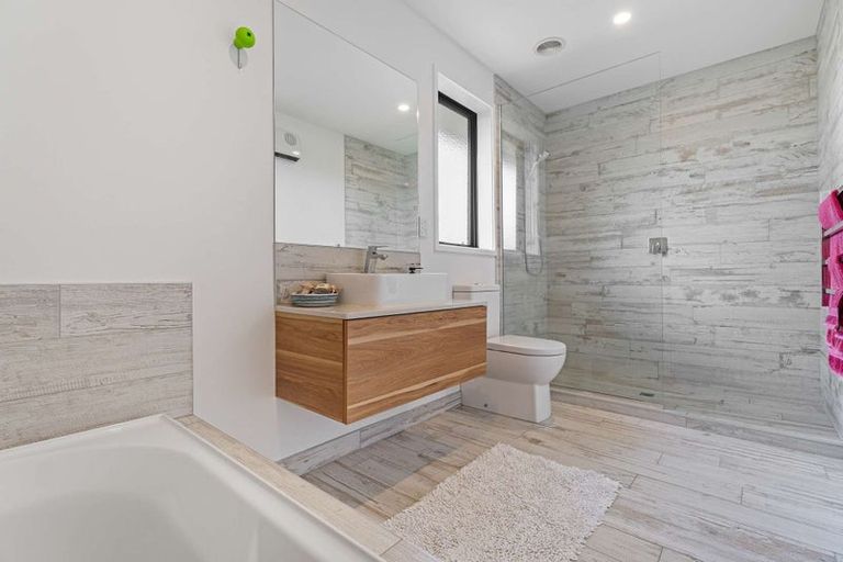 Photo of property in 144 Kupe Drive, Whitianga, 3510