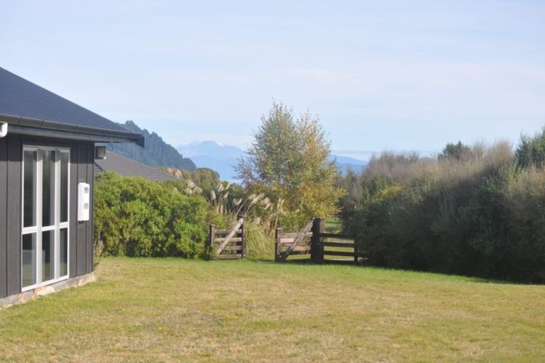 Photo of property in 14 Lacebark Drive, Kinloch, Taupo, 3377