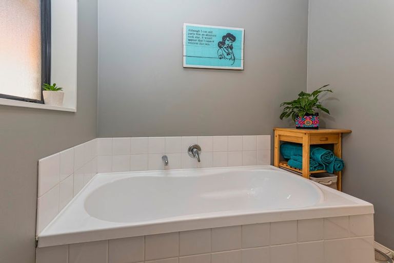 Photo of property in 12 Reybert Place, Massey, Auckland, 0614