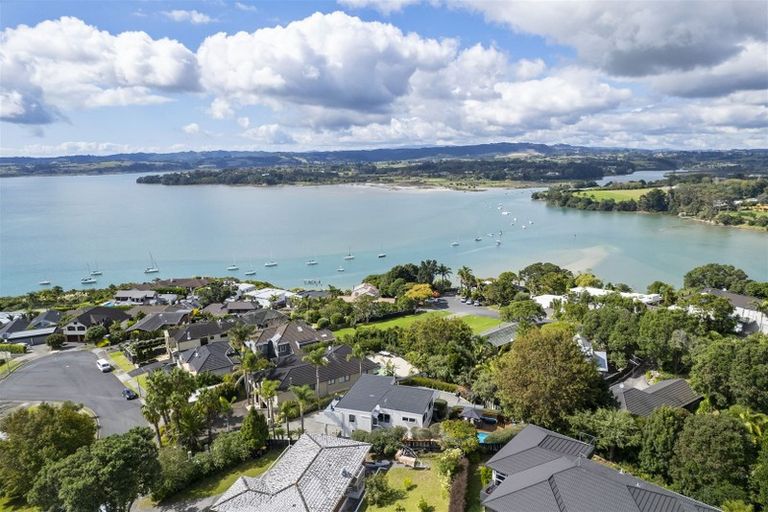 Photo of property in 13 Callender Place, Shelly Park, Auckland, 2014