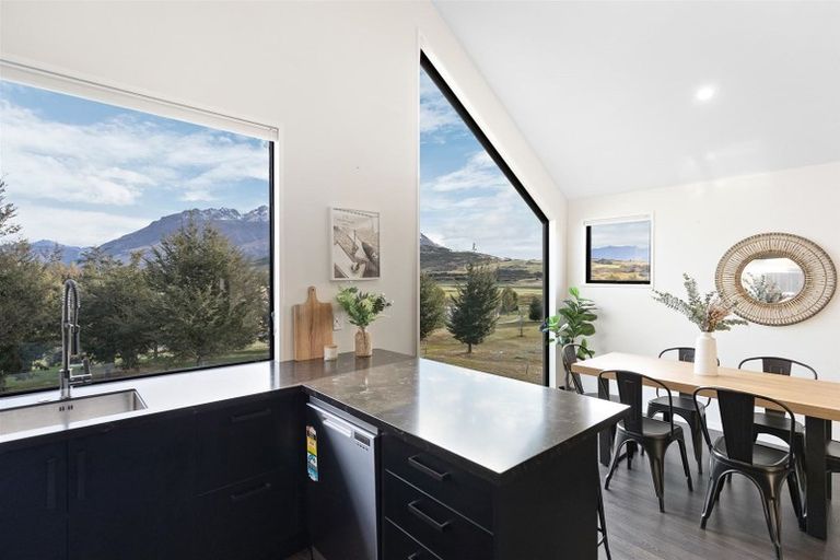 Photo of property in 21 Soudley Court, Jacks Point, Queenstown, 9371