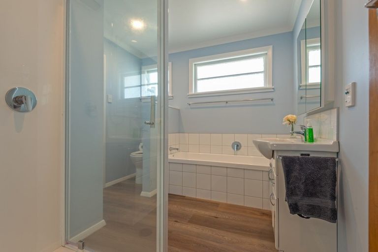 Photo of property in 28 Vernon Avenue, Takaro, Palmerston North, 4412