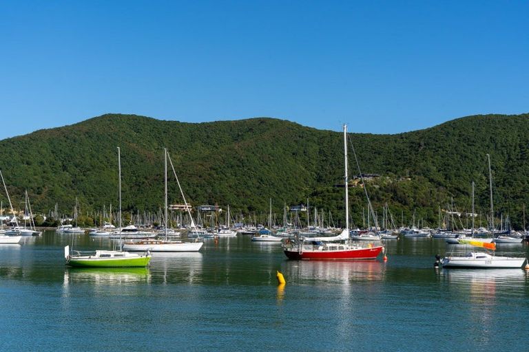 Photo of property in 16 Arthur Crescent, Waikawa, Picton, 7220