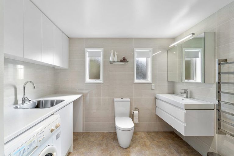 Photo of property in 19 Robin Lane, Browns Bay, Auckland, 0630