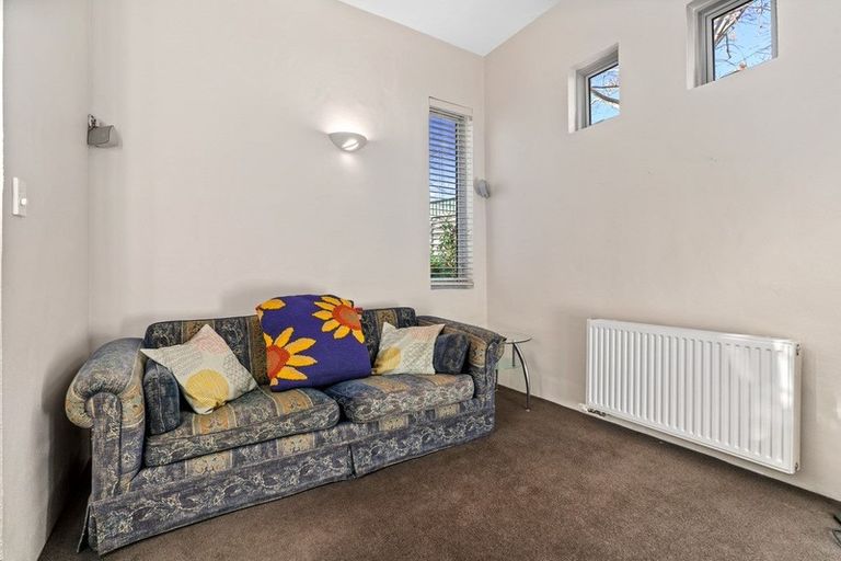 Photo of property in 17 Morrows Mead, Wanaka, 9305