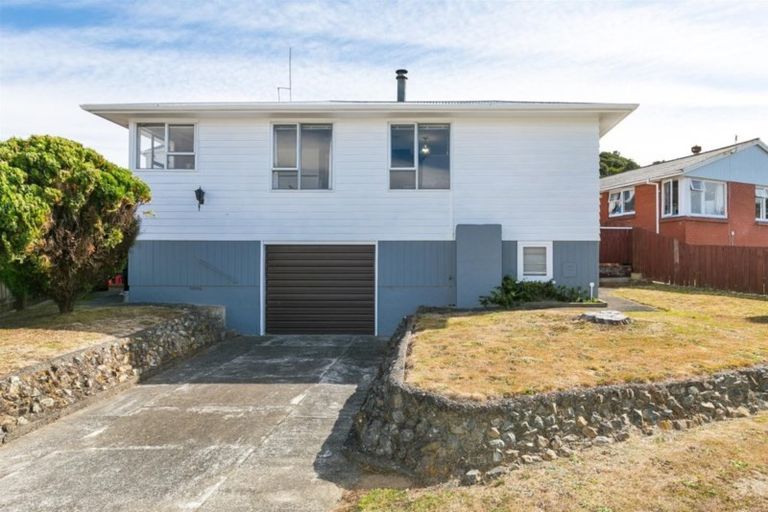 Photo of property in 42 Rangituhi Crescent, Takapuwahia, Porirua, 5022