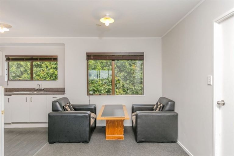 Photo of property in 14 Arde Place, Massey, Auckland, 0614