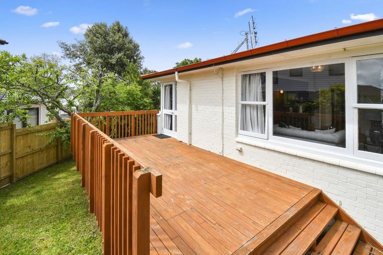 Photo of property in 16 Penruddocke Road, Half Moon Bay, Auckland, 2012