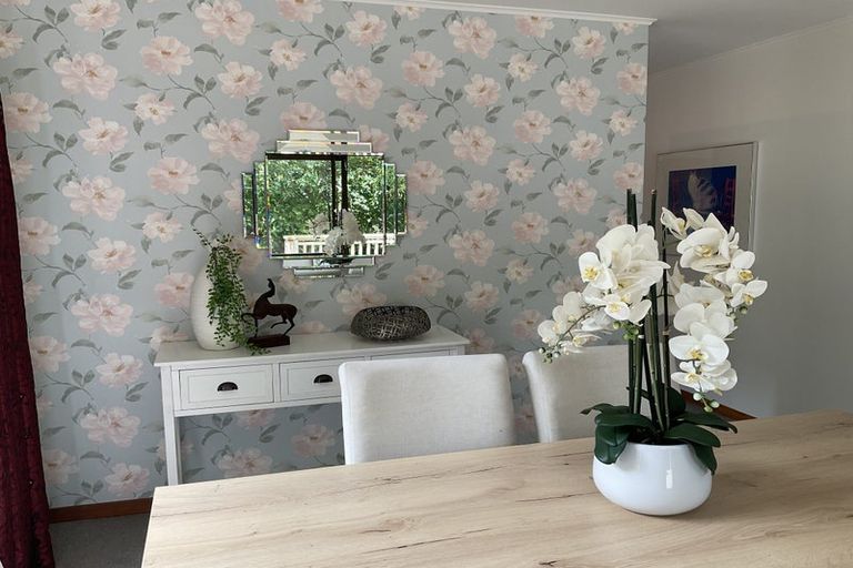 Photo of property in 5 Thatcher Crescent, Crofton Downs, Wellington, 6035