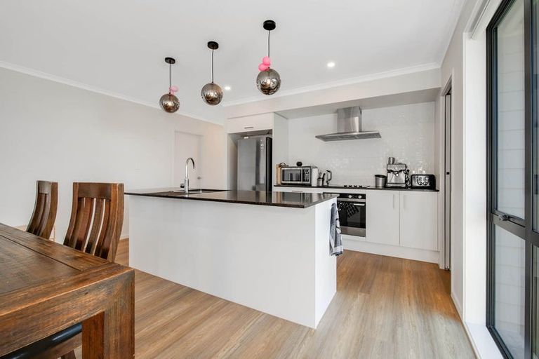 Photo of property in 83 Marellen Drive, Red Beach, 0932