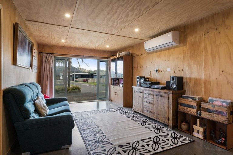 Photo of property in 45 Hanlen Avenue, Waihi Beach, 3611