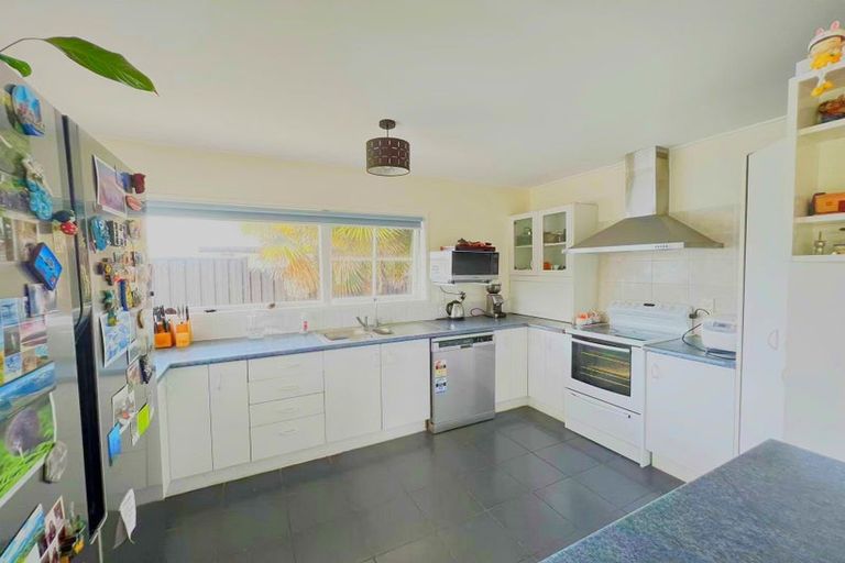 Photo of property in 5 Serrita Avenue, Sunnyhills, Auckland, 2010