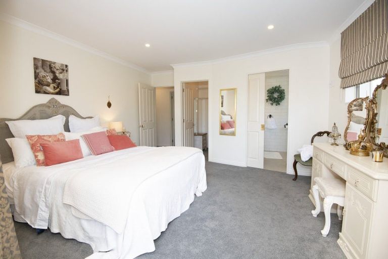 Photo of property in 14 Rutland Place, Taradale, Napier, 4112