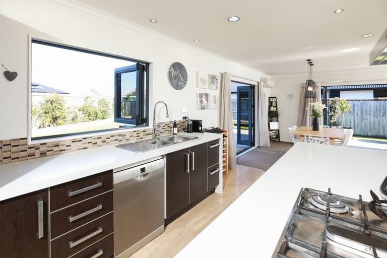 Photo of property in 14 Madison Street, Cambridge, 3434