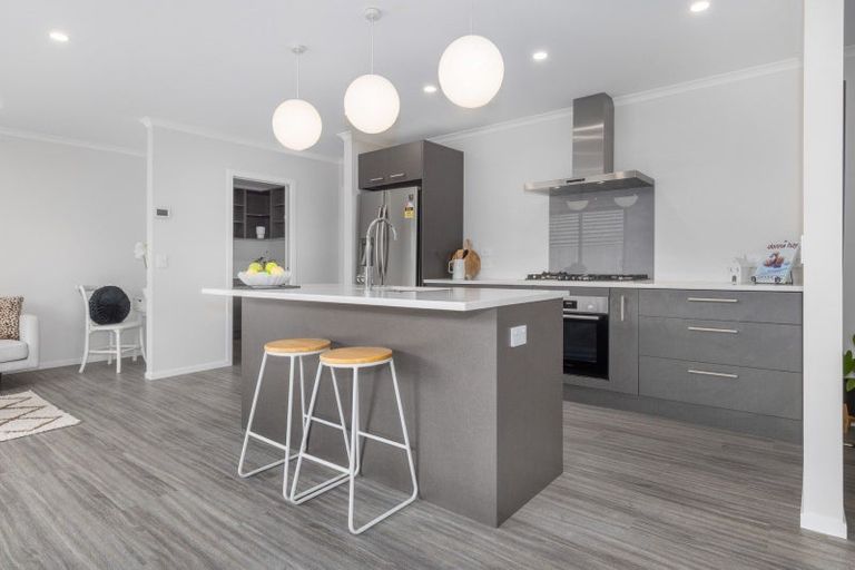 Photo of property in 22 Queen Charlotte Drive, Aotea, Porirua, 5024