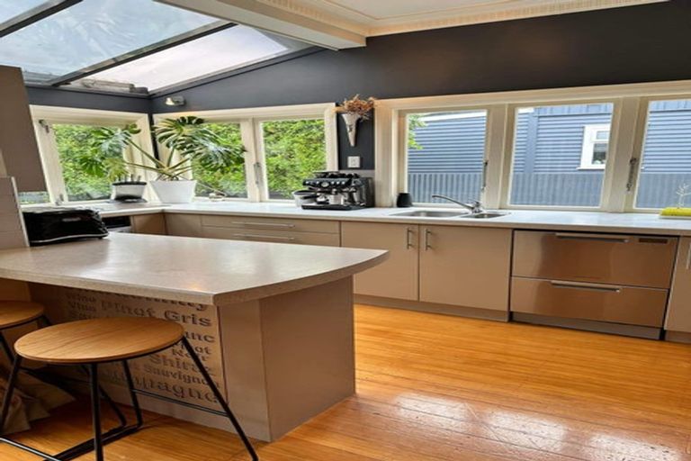 Photo of property in 21 Riverside Drive, Waiwhetu, Lower Hutt, 5010