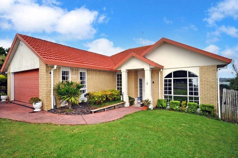 Photo of property in 5 Lorikeet Place, Unsworth Heights, Auckland, 0632