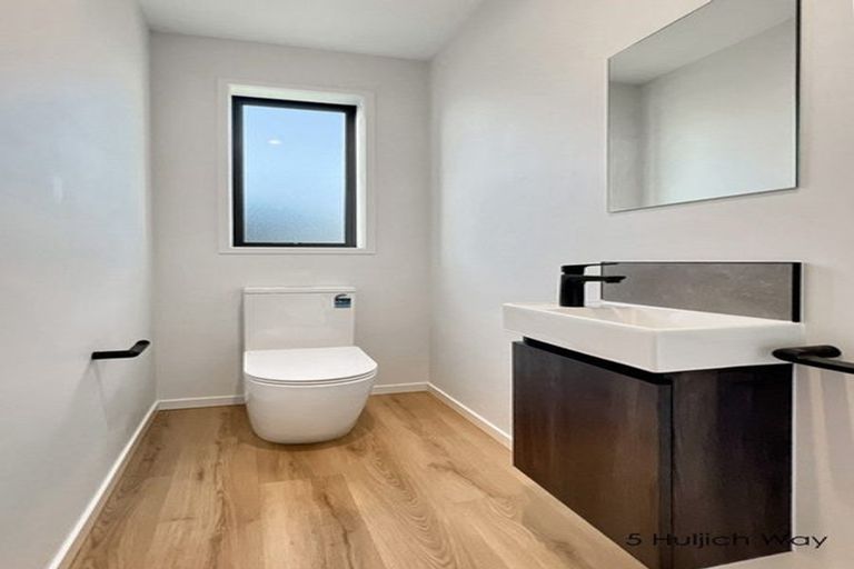 Photo of property in 5 Huljich Way, Hobsonville, Auckland, 0616