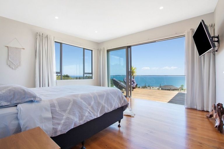 Photo of property in 16 Sunrise Place, Cable Bay, 0420