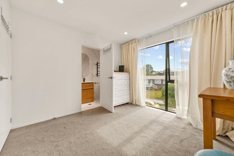 Photo of property in 7/27 Carole Crescent, Pakuranga, Auckland, 2010