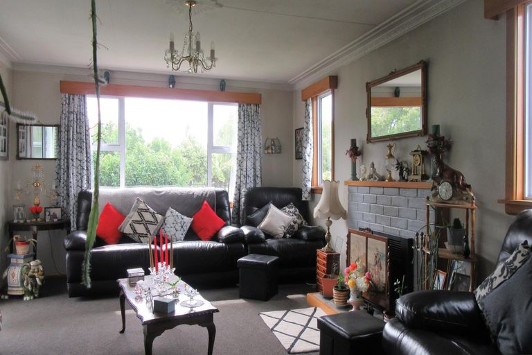 Photo of property in 85 Timaru Road, Waimate, 7924