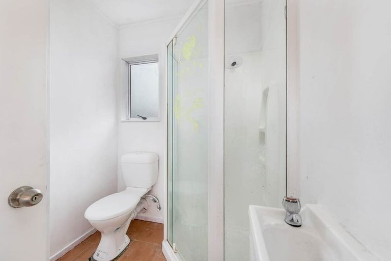 Photo of property in 92 Bruce Mclaren Road, Henderson, Auckland, 0612