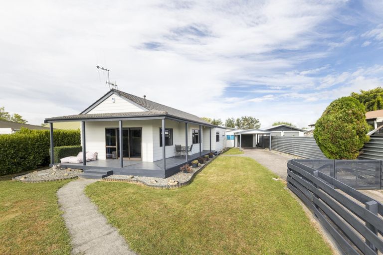 Photo of property in 6 Willowstream Grove, Cloverlea, Palmerston North, 4412