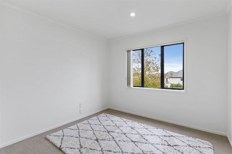 Photo of property in 37 Sonoma Crescent, Oteha, Auckland, 0632
