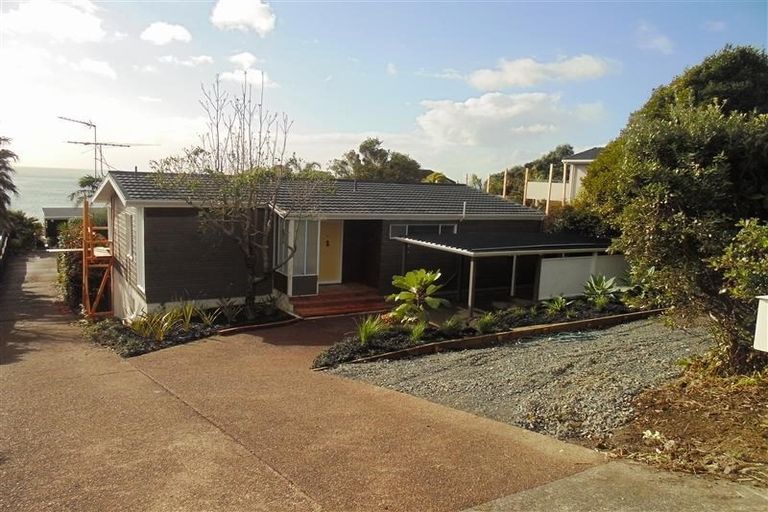 Photo of property in 17a Bournemouth Terrace, Murrays Bay, Auckland, 0630