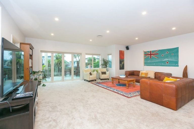Photo of property in 18 Record Street, Fitzroy, New Plymouth, 4312