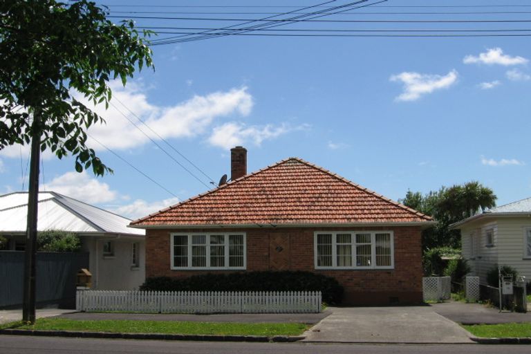 Photo of property in 19 Riro Street, Point Chevalier, Auckland, 1022