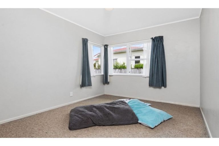 Photo of property in 10 Valley Road, Waiuku, 2123