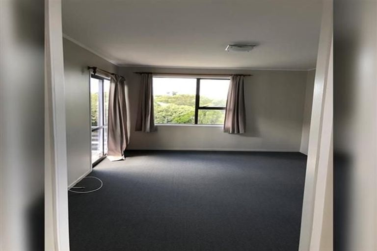Photo of property in 19 Oreil Avenue, West Harbour, Auckland, 0618