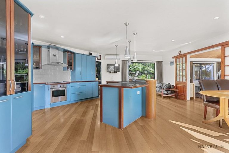 Photo of property in 25 Longfellow Parade, Glen Eden, Auckland, 0604