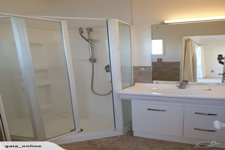 Photo of property in 47 Lagoon Way, West Harbour, Auckland, 0618