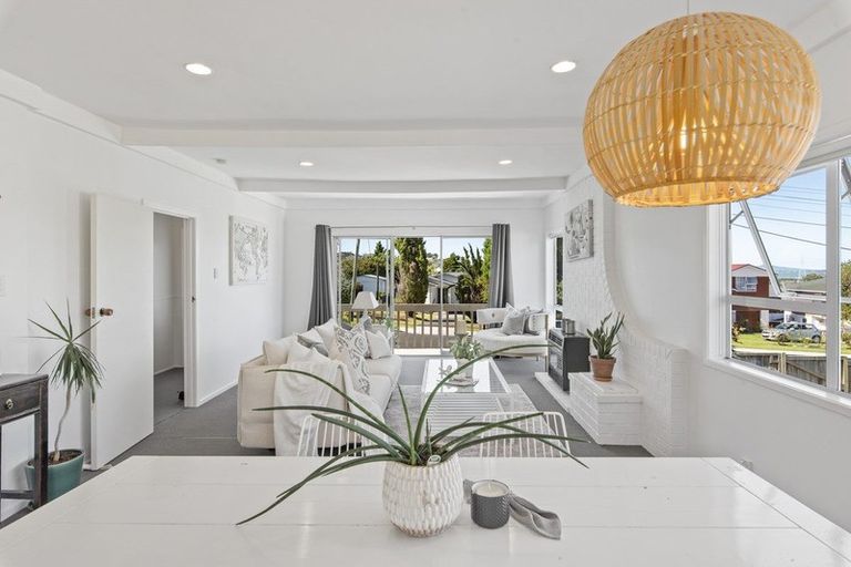 Photo of property in 17 Lyndhurst Road, Te Atatu South, Auckland, 0610