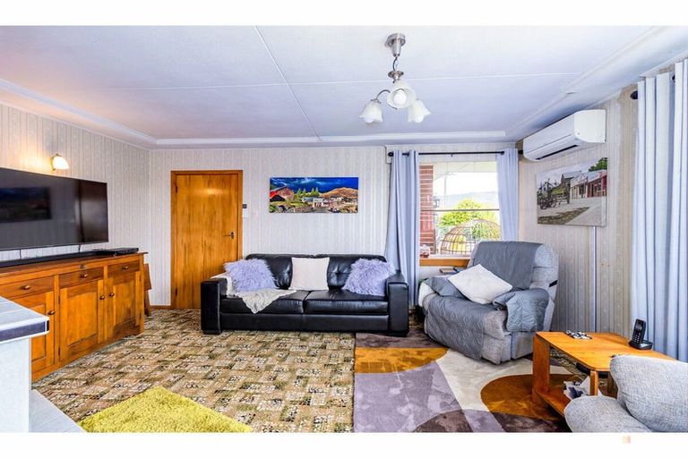 Photo of property in 1 Kennedy Crescent, Waimate, 7924