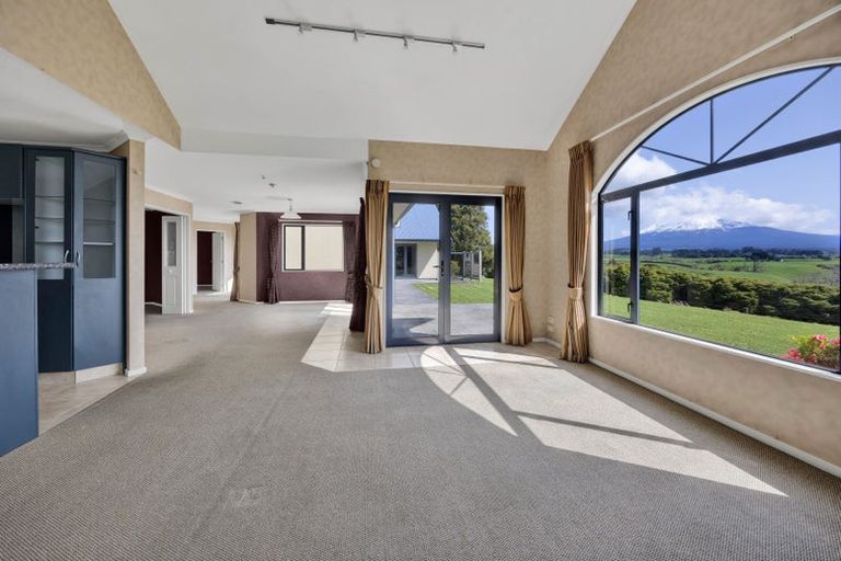 Photo of property in 311 Croydon Road, Midhirst, Stratford, 4394